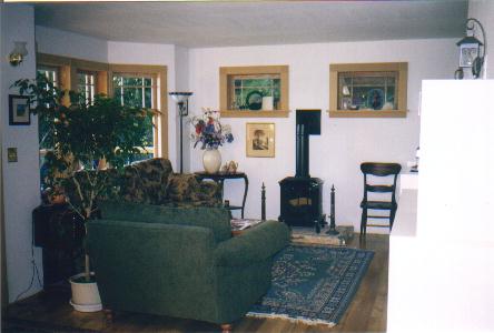 living01.jpg (21267 bytes)