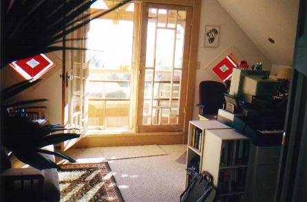 office01.jpg (24820 bytes)