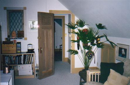 office02.jpg (23890 bytes)