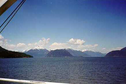 ferry02.jpg (11973 bytes)